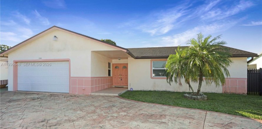 House in Homestead, Florida 4 bedrooms, 148.83 sq.m. № 1995604