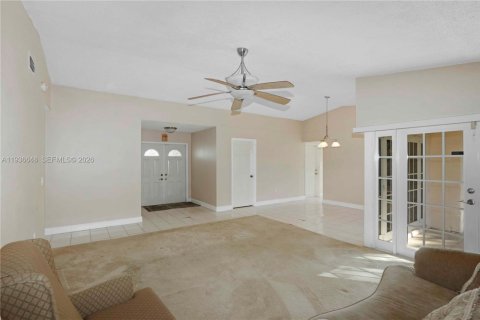 House in Homestead, Florida 4 bedrooms, 148.83 sq.m. № 1995604 - photo 8