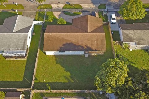 House in Homestead, Florida 4 bedrooms, 148.83 sq.m. № 1995604 - photo 22