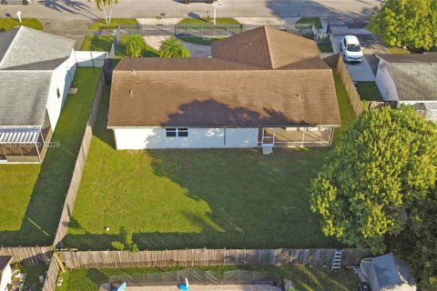 House in Homestead, Florida 4 bedrooms, 148.83 sq.m. № 1995604 - photo 21