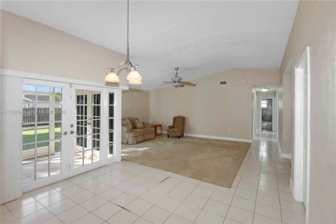 House in Homestead, Florida 4 bedrooms, 148.83 sq.m. № 1995604 - photo 5