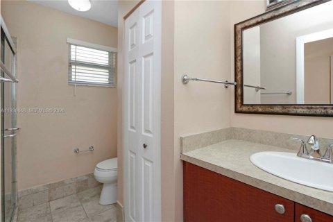 House in Homestead, Florida 4 bedrooms, 148.83 sq.m. № 1995604 - photo 18