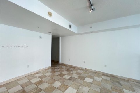 Снять в аренду кондоминиум в Майами, Флорида 1 спальня, 91.14м2, № 1956379 - фото 10