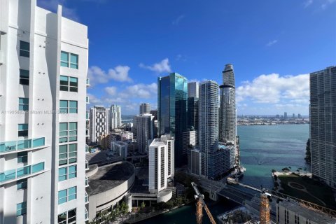 Снять в аренду кондоминиум в Майами, Флорида 1 спальня, 91.14м2, № 1956379 - фото 1