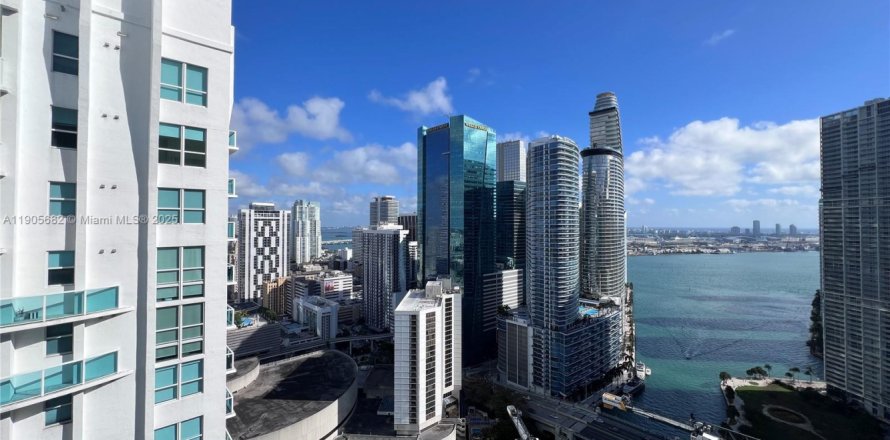 Кондоминиум с 1 спальней в Майами, Флорида № 1956379