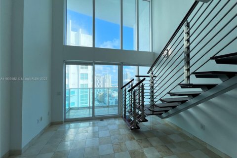 Снять в аренду кондоминиум в Майами, Флорида 1 спальня, 91.14м2, № 1956379 - фото 5