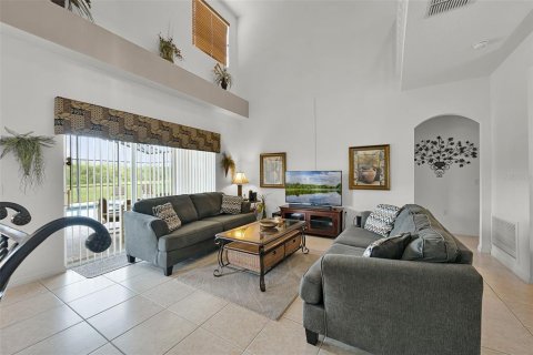House in Davenport, Florida 5 bedrooms, 232.16 sq.m. № 1850993 - photo 8