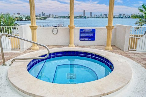 Copropriété à vendre à North Bay Village, Floride: 2 chambres, 95.69 m2 № 1859841 - photo 16