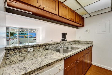 Copropriété à vendre à North Bay Village, Floride: 2 chambres, 95.69 m2 № 1859841 - photo 28