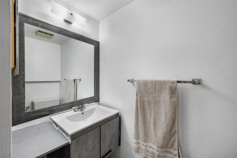 Townhouse in Palm Springs, Florida 3 bedrooms, 140.65 sq.m. № 1675915 - photo 18