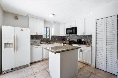 Townhouse in Palm Springs, Florida 3 bedrooms, 140.65 sq.m. № 1675915 - photo 11