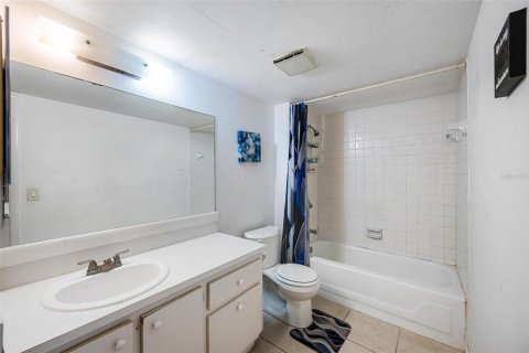 Townhouse in Palm Springs, Florida 3 bedrooms, 140.65 sq.m. № 1675915 - photo 19