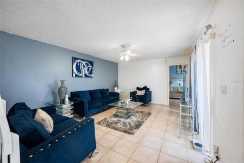 Townhouse in Palm Springs, Florida 3 bedrooms, 140.65 sq.m. № 1675915 - photo 8