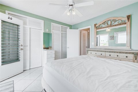 Condo in Hallandale Beach, Florida, 1 bedroom  № 1852095 - photo 19