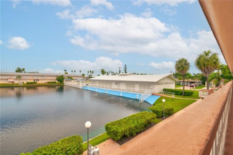 Condo in Hallandale Beach, Florida, 1 bedroom  № 1852095 - photo 24