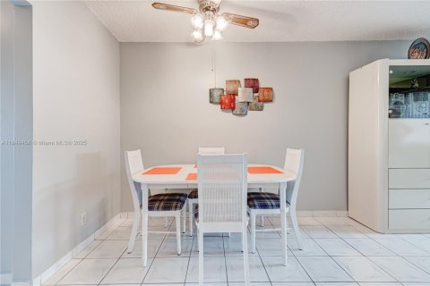 Condo in Hallandale Beach, Florida, 1 bedroom  № 1852095 - photo 7