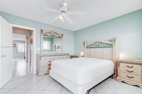 Condo in Hallandale Beach, Florida, 1 bedroom  № 1852095 - photo 18