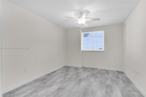 Condominio en alquiler en Sweetwater, Florida, 2 dormitorios, 88.44 m2 № 1979543 - foto 25