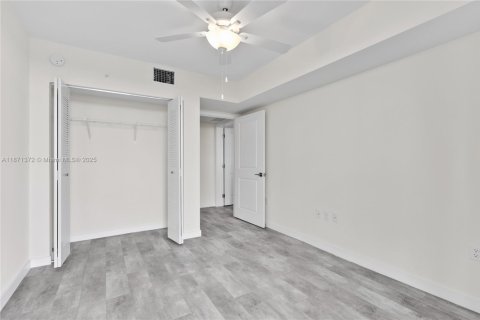 Condominio en alquiler en Sweetwater, Florida, 2 dormitorios, 88.44 m2 № 1979543 - foto 29