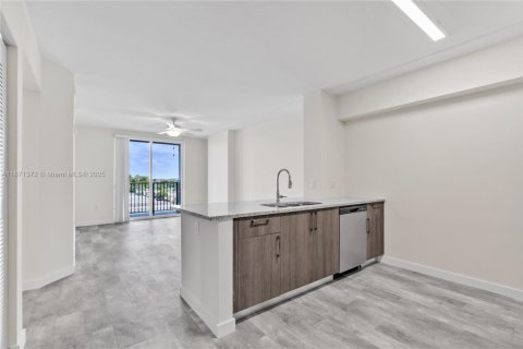 Condominio en alquiler en Sweetwater, Florida, 2 dormitorios, 88.44 m2 № 1979543 - foto 14