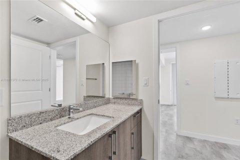 Condominio en alquiler en Sweetwater, Florida, 2 dormitorios, 88.44 m2 № 1979543 - foto 27