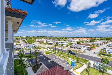 Condominio en alquiler en Sweetwater, Florida, 2 dormitorios, 88.44 m2 № 1979543 - foto 5