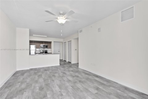 Condominio en alquiler en Sweetwater, Florida, 2 dormitorios, 88.44 m2 № 1979543 - foto 21