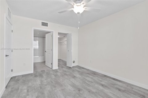 Condominio en alquiler en Sweetwater, Florida, 2 dormitorios, 88.44 m2 № 1979543 - foto 24