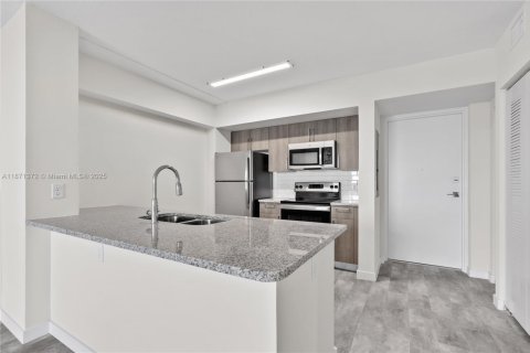 Condominio en alquiler en Sweetwater, Florida, 2 dormitorios, 88.44 m2 № 1979543 - foto 19