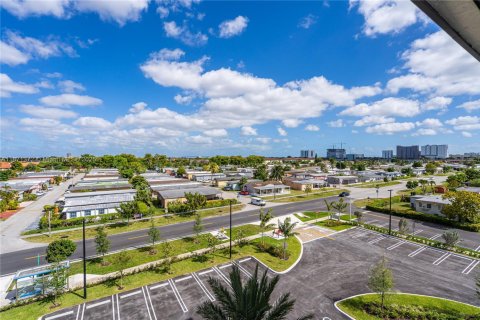 Condominio en alquiler en Sweetwater, Florida, 2 dormitorios, 88.44 m2 № 1979543 - foto 12