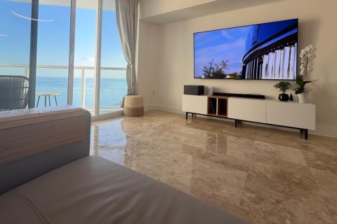 Condominio en venta en Sunny Isles Beach, Florida, 2 dormitorios, 150.78 m2 № 1983793 - foto 2