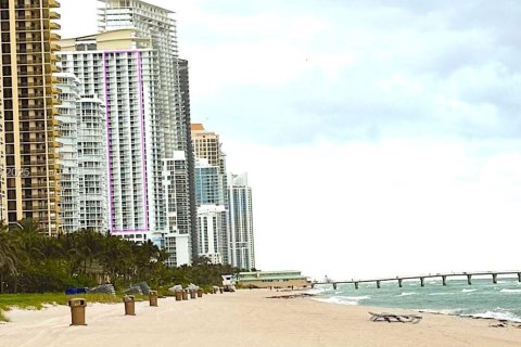 Condominio en venta en Sunny Isles Beach, Florida, 2 dormitorios, 150.78 m2 № 1983793 - foto 1