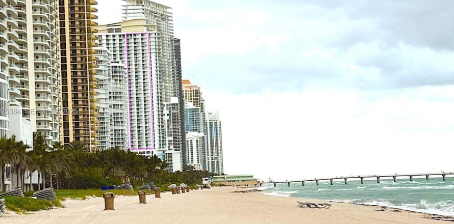 Condominio en Sunny Isles Beach, Florida, 2 dormitorios  № 1983793