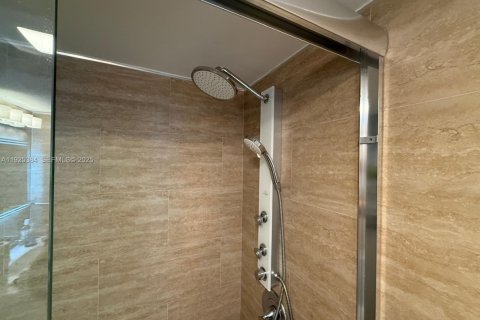 Condominio en venta en Sunny Isles Beach, Florida, 2 dormitorios, 150.78 m2 № 1983793 - foto 7