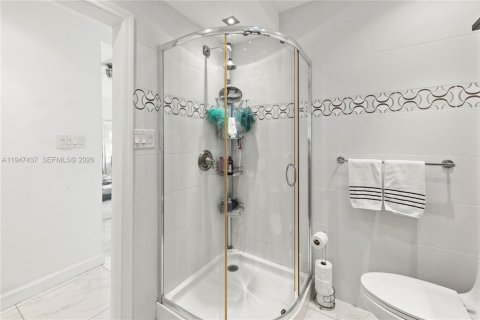 House in Hallandale Beach, Florida 2 bedrooms, 78.41 sq.m. № 2003383 - photo 18