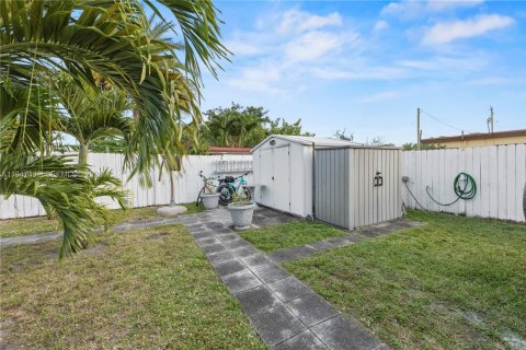 House in Hallandale Beach, Florida 2 bedrooms, 78.41 sq.m. № 2003383 - photo 22