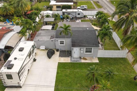House in Hallandale Beach, Florida 2 bedrooms, 78.41 sq.m. № 2003383 - photo 29