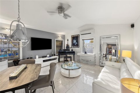 House in Hallandale Beach, Florida 2 bedrooms, 78.41 sq.m. № 2003383 - photo 7