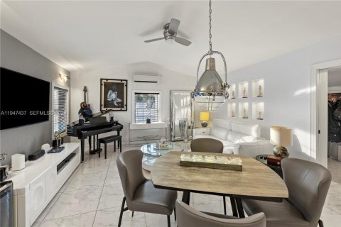 House in Hallandale Beach, Florida 2 bedrooms, 78.41 sq.m. № 2003383 - photo 9