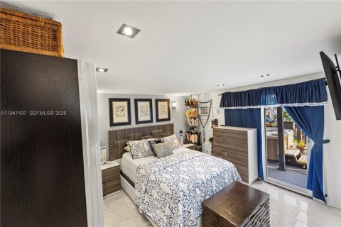 House in Hallandale Beach, Florida 2 bedrooms, 78.41 sq.m. № 2003383 - photo 15