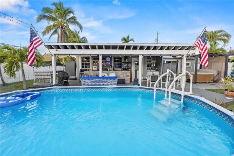House in Hallandale Beach, Florida 2 bedrooms, 78.41 sq.m. № 2003383 - photo 3