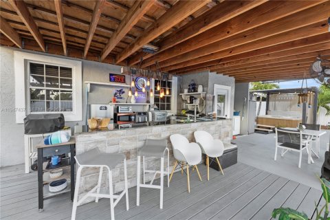 House in Hallandale Beach, Florida 2 bedrooms, 78.41 sq.m. № 2003383 - photo 23