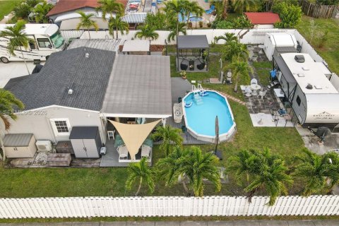 House in Hallandale Beach, Florida 2 bedrooms, 78.41 sq.m. № 2003383 - photo 2