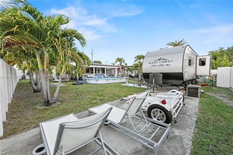House in Hallandale Beach, Florida 2 bedrooms, 78.41 sq.m. № 2003383 - photo 27