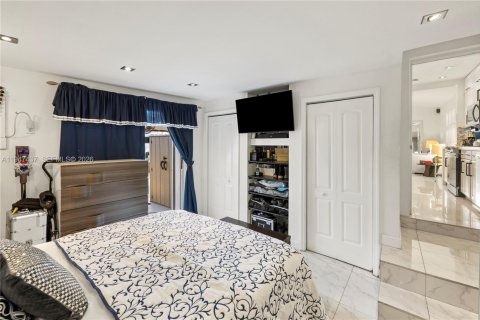 House in Hallandale Beach, Florida 2 bedrooms, 78.41 sq.m. № 2003383 - photo 12