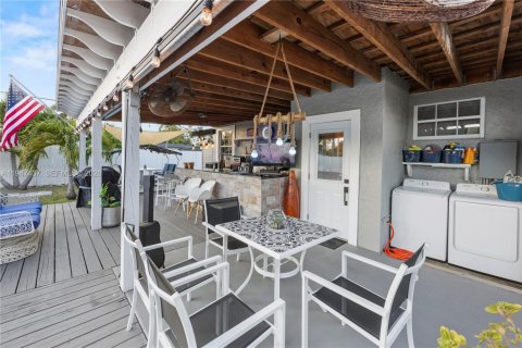 House in Hallandale Beach, Florida 2 bedrooms, 78.41 sq.m. № 2003383 - photo 6