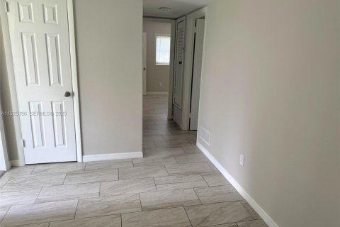 Casa en alquiler en Lehigh Acres, Florida, 3 dormitorios, 138.33 m2 № 1983776 - foto 6