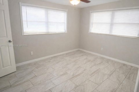 Casa en alquiler en Lehigh Acres, Florida, 3 dormitorios, 138.33 m2 № 1983776 - foto 10