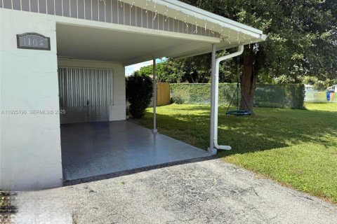 Casa en alquiler en Lehigh Acres, Florida, 3 dormitorios, 138.33 m2 № 1983776 - foto 2