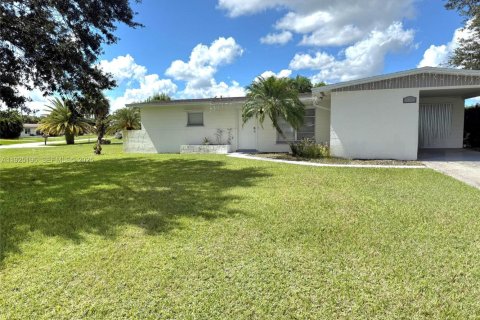 Casa en Lehigh Acres, Florida 3 dormitorios, 138.33 m2 № 1983776